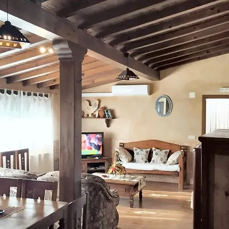 Elegant With Private Pool In