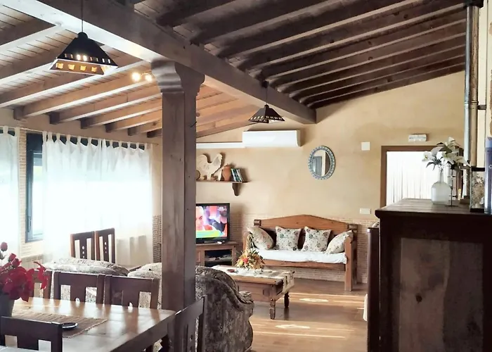 Elegant With Private Pool In