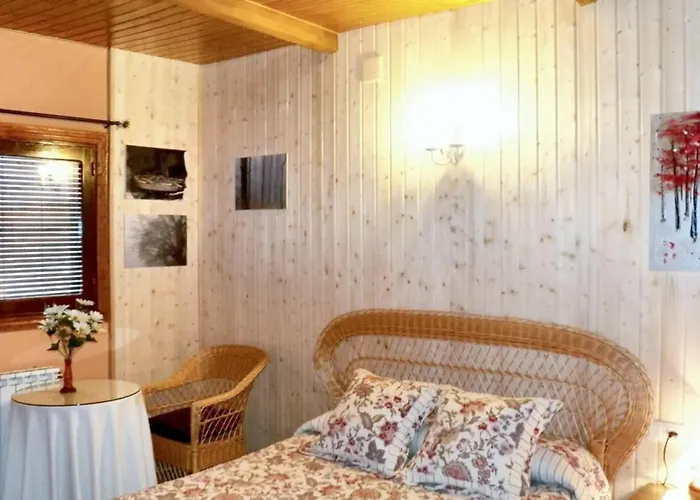 Elegant With Private Pool In